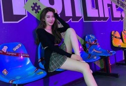 网友爆料贾玲影子视频,揭秘幕后真相