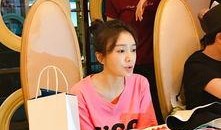 好友爆料秦岚上学视频,重温青春岁月的青涩瞬间